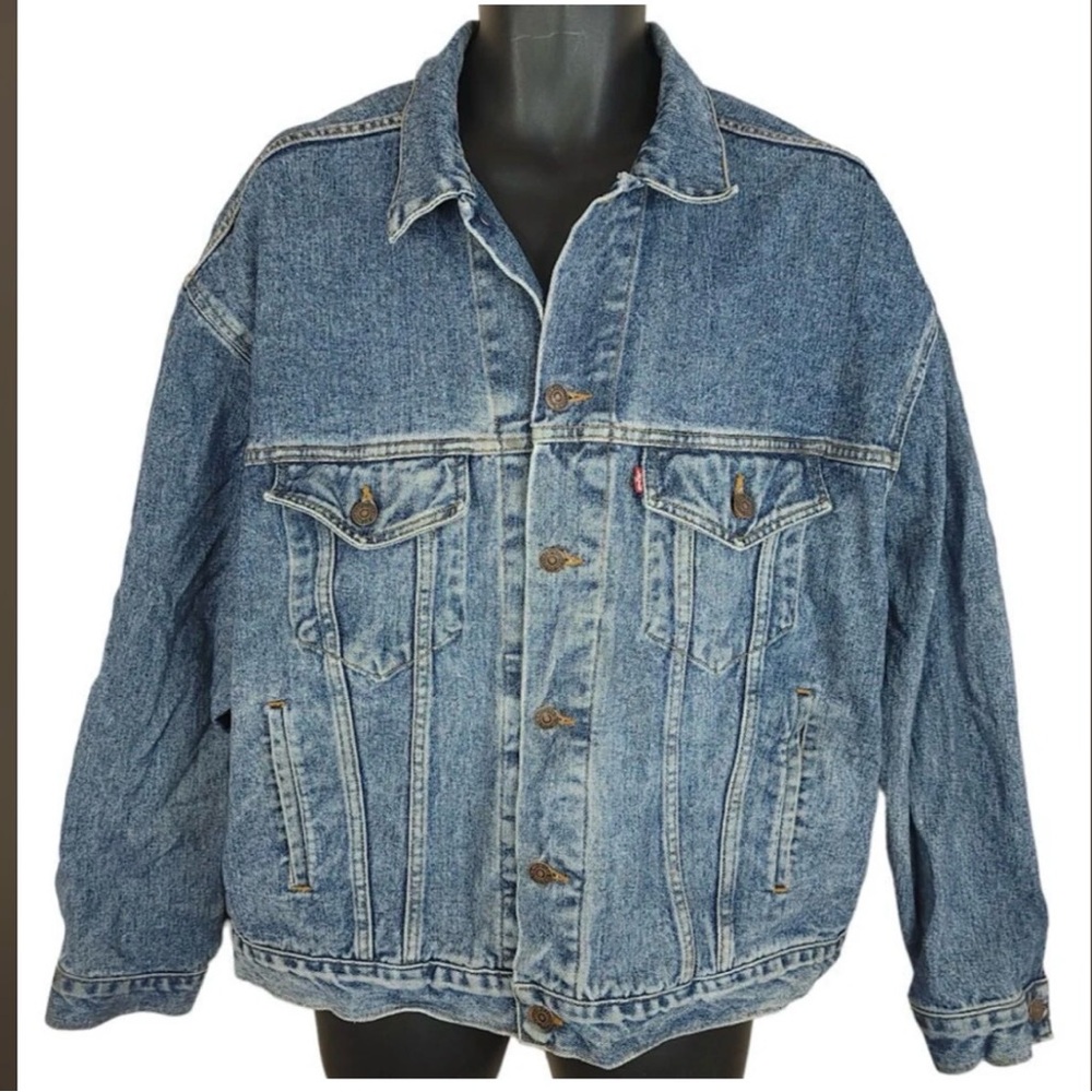 Levi's Vintage Relaxed Light Blue Denim Trucker Jacket Size:Large